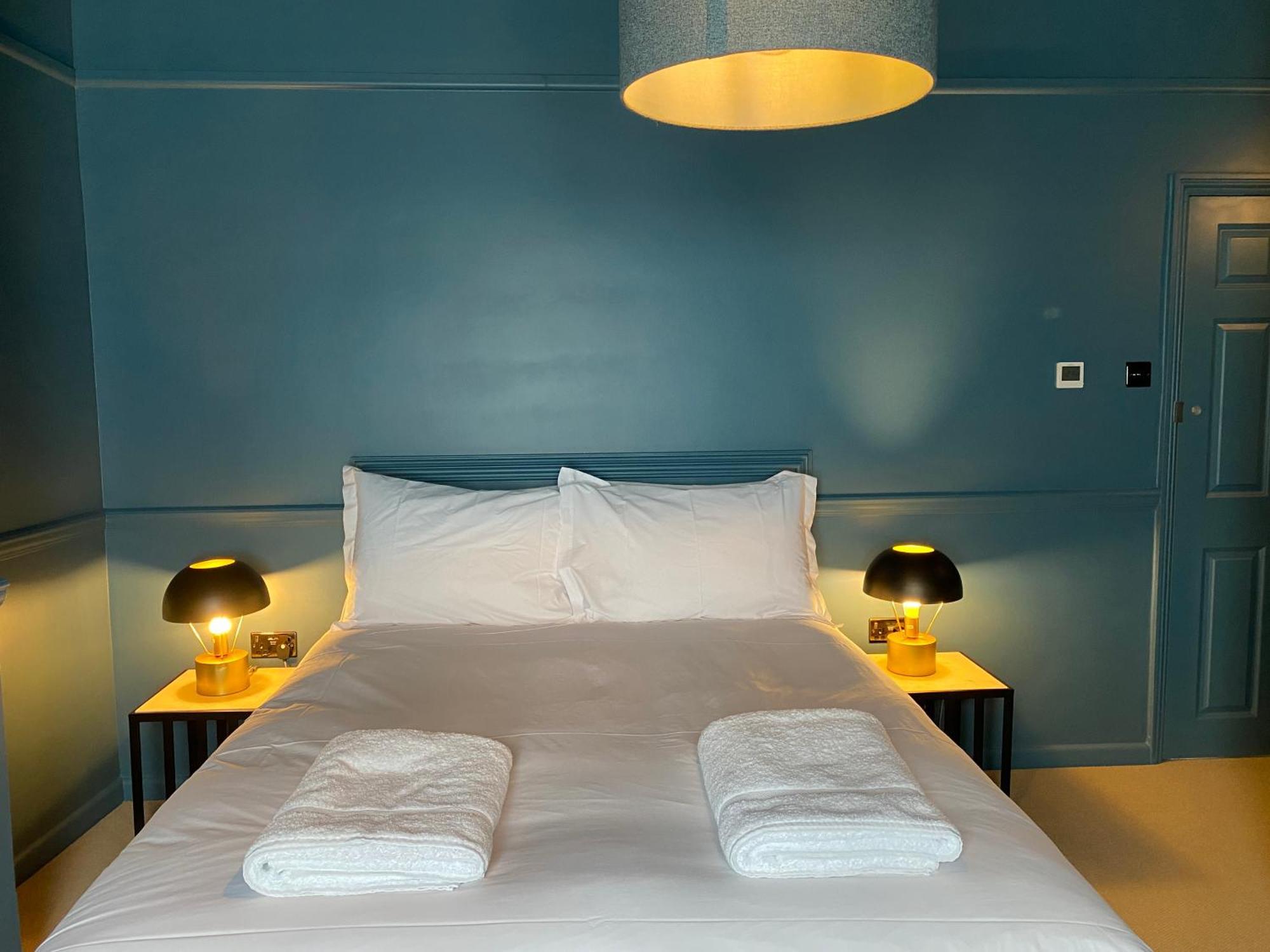 Отель At The Quayside - Stylish En-suite On Quay Fully Refurbed *